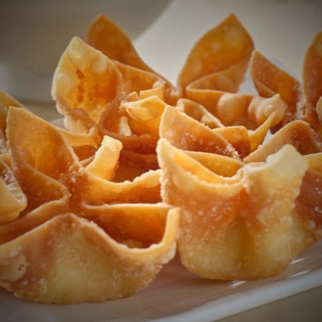 Raspberry Cheesecake Wontons.